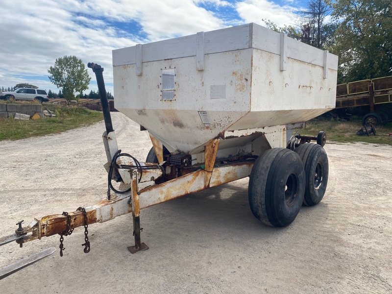 Chemical/Fertilizer Application  Mobility Fertilizer Spreader - 6 Ton Photo
